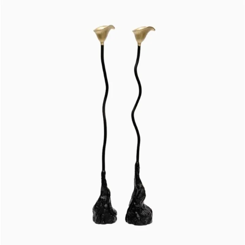 Modern Italian minimalist, ancient style, creeping candlestick, metal mold ornament, tea room study desktop home decoration
Modern Italian minimalist, ancient style, creeping candlestick, metal mold ornament, tea room study desktop home decoration