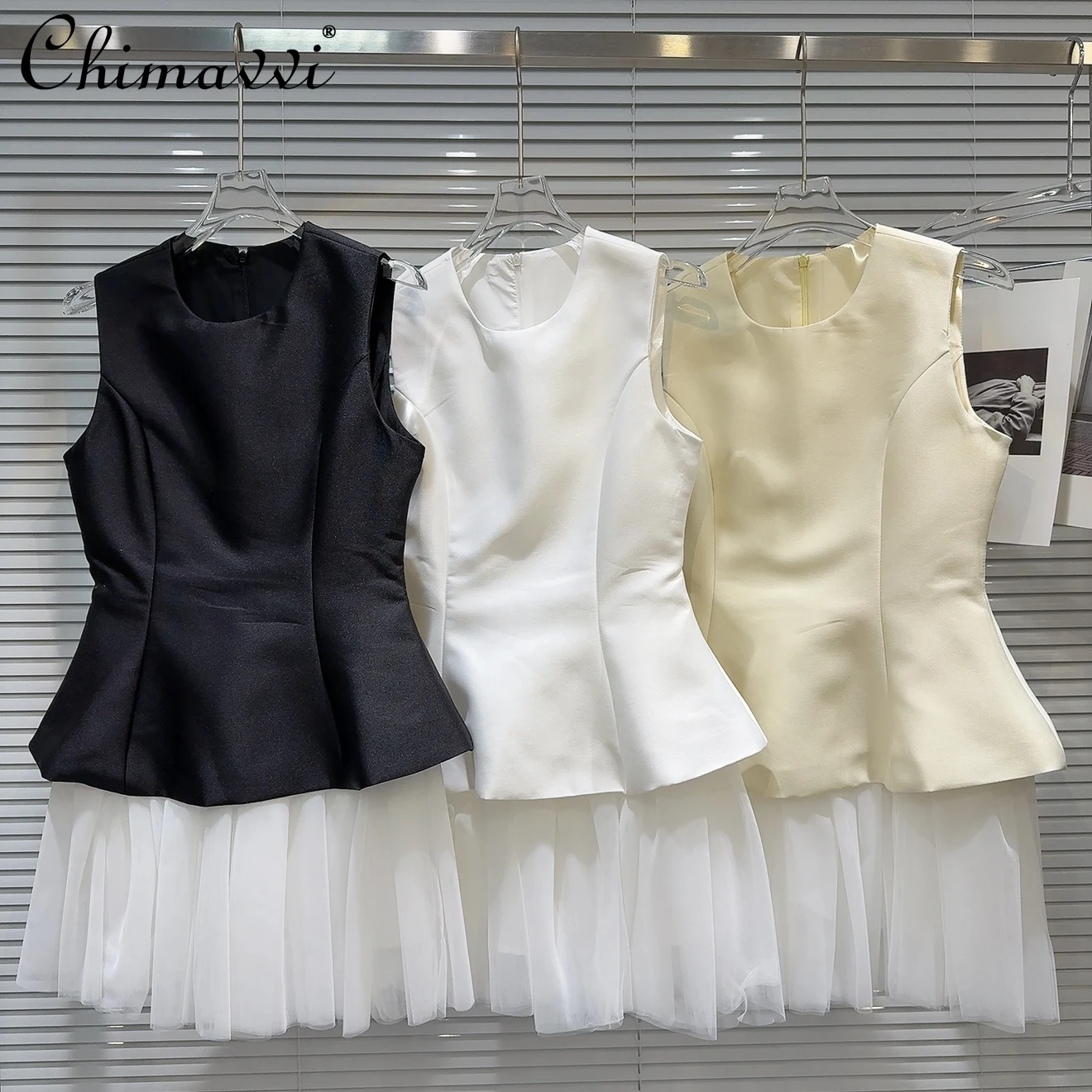 2025 Summer Clothes New French Fashion Sweet Waist Mesh Splicing Vest Dress Women's Round Neck Slim Elegant Short Dresses
2025 Summer Clothes New French Fashion Sweet Waist Mesh Splicing Vest Dress Women's Round Neck Slim Elegant Short Dresses