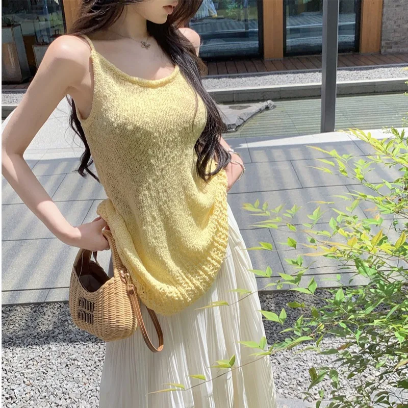 Fashionable Asymmetrical Design Sensation Halter Neck Top Slim Pleated Skirt Summer New Arrival Women's Two-Piece Set
Fashionable Asymmetrical Design Sensation Halter Neck Top Slim Pleated Skirt Summer New Arrival Women's Two-Piece Set