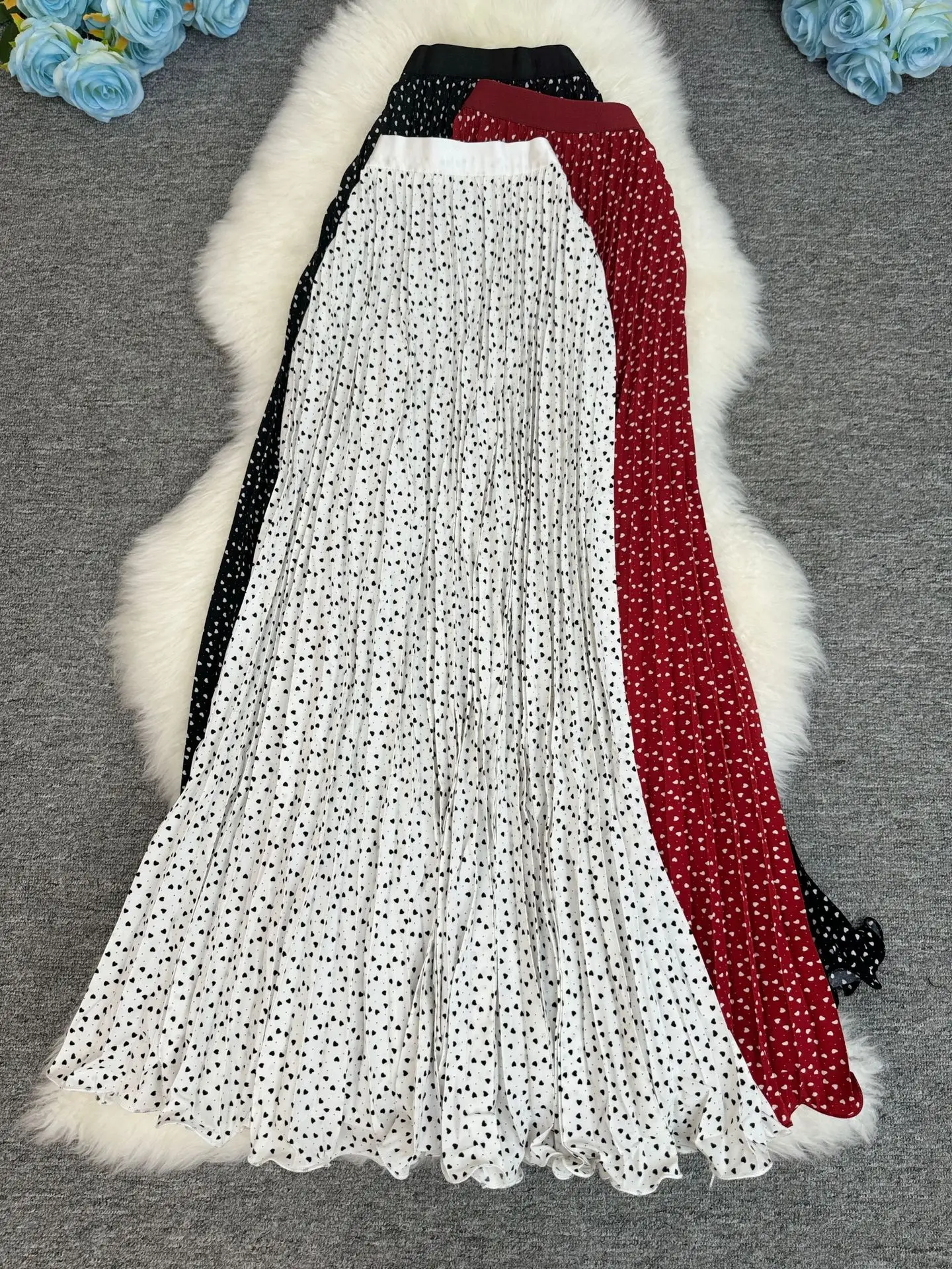 Fashion Love Printed Pleated Skirt Women Spring Summer Autumn Slim Dance Party Beach Long Skirt White Black
Fashion Love Printed Pleated Skirt Women Spring Summer Autumn Slim Dance Party Beach Long Skirt White Black