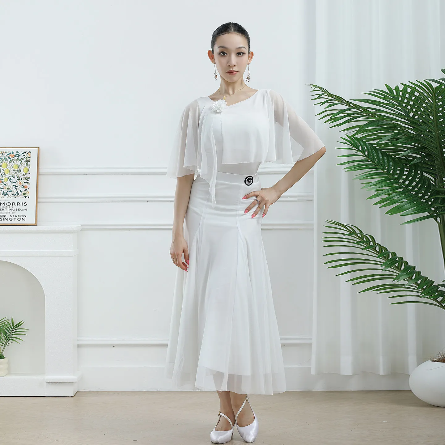 2026 New Balroom Dance Competition Clothing For Women Slant Collar Floating Yarn Top Mesh Skirts Suit Modern Dance Wear XH4893
2026 New Balroom Dance Competition Clothing For Women Slant Collar Floating Yarn Top Mesh Skirts Suit Modern Dance Wear XH4893
