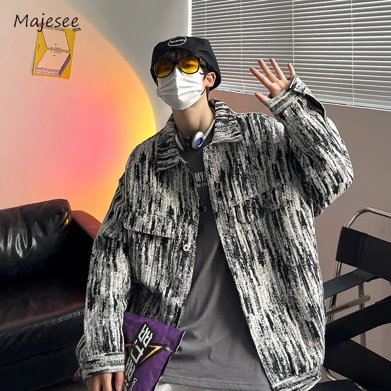 Мешковатые куртки, мужские потертые джинсовые шикарные осенние уличные куртки с длинными рукавами, универсальная красивая верхняя одежда в стиле Харадзюку с отложным воротником, шикарная
Мешковатые куртки, мужские потертые джинсовые шикарные осенние уличные куртки с длинными рукавами, универсальная красивая верхняя одежда в стиле Харадзюку с отложным воротником, шикарная