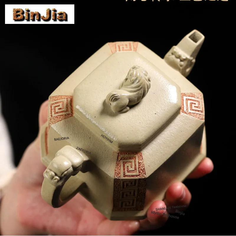320ml Authentic Yixing Purple Clay Teapots Handmade Lion Pot Raw Ore Benshan Green Mud Kettle Chinese Zisha Tea Set Gifts Craft
320ml Authentic Yixing Purple Clay Teapots Handmade Lion Pot Raw Ore Benshan Green Mud Kettle Chinese Zisha Tea Set Gifts Craft