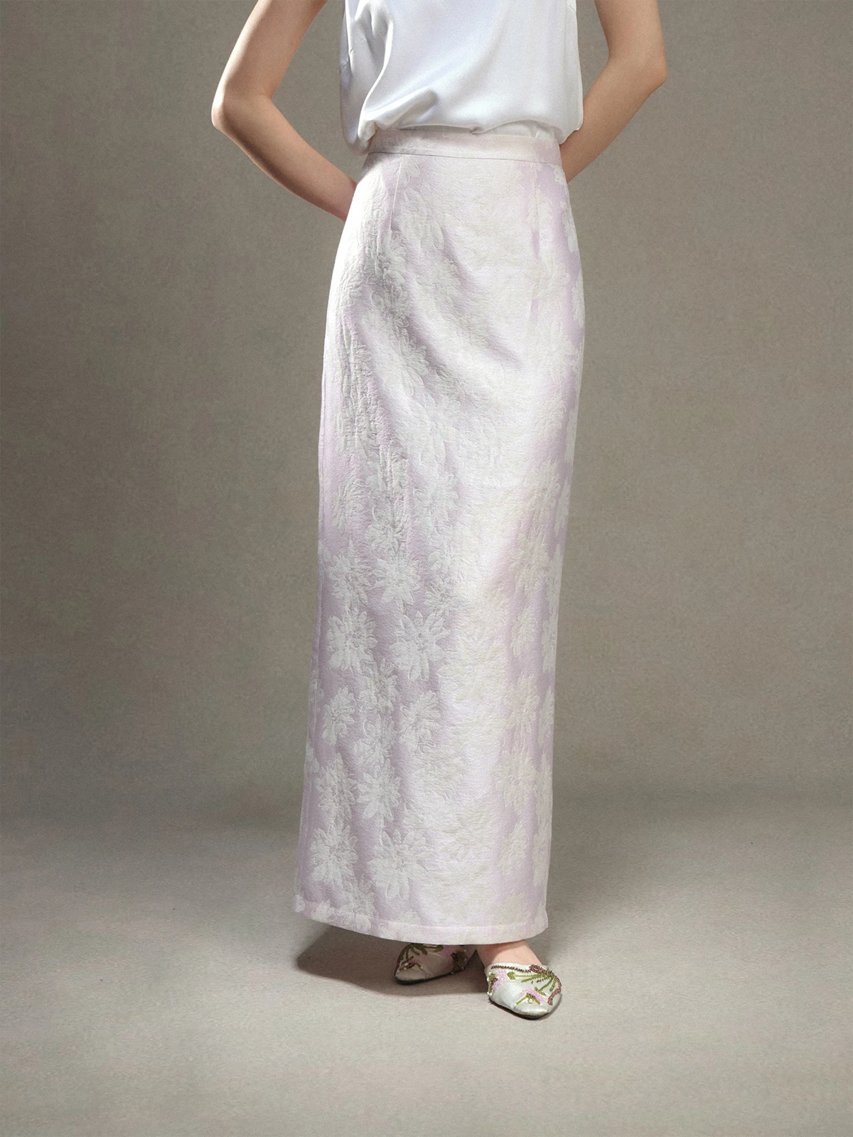 Легкая хлопковая юбка с вышивкой, прямого кроя, длинная, в китайском стиле, для летнего сезона, модная женская юбка Ханьфу
Легкая хлопковая юбка с вышивкой, прямого кроя, длинная, в китайском стиле, для летнего сезона, модная женская юбка Ханьфу