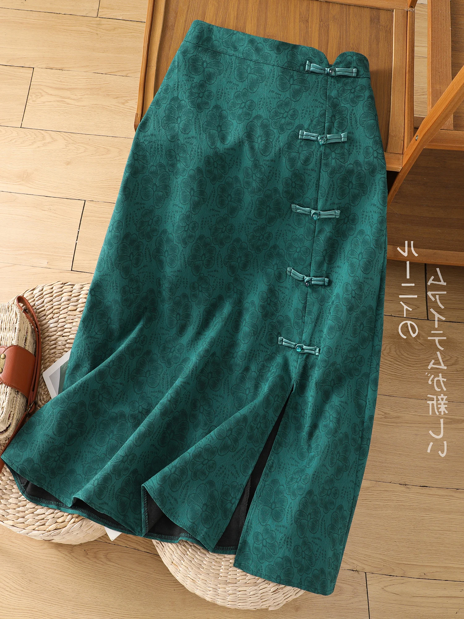 Новая китайская вышитая юбка с высокой талией, универсальная, для осени и зимы, в стиле «слэ», для повседневной носки, художественная, длинная юбка
Новая китайская вышитая юбка с высокой талией, универсальная, для осени и зимы, в стиле «слэ», для повседневной носки, художественная, длинная юбка