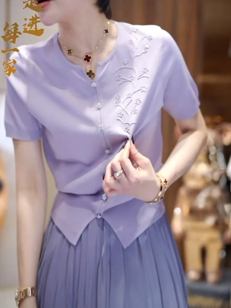 Новая комфортная женская блузка из ледяного шелка с вышивкой, однотонная, приталенная, летняя, повседневная, с коротким рукавом
Новая комфортная женская блузка из ледяного шелка с вышивкой, однотонная, приталенная, летняя, повседневная, с коротким рукавом