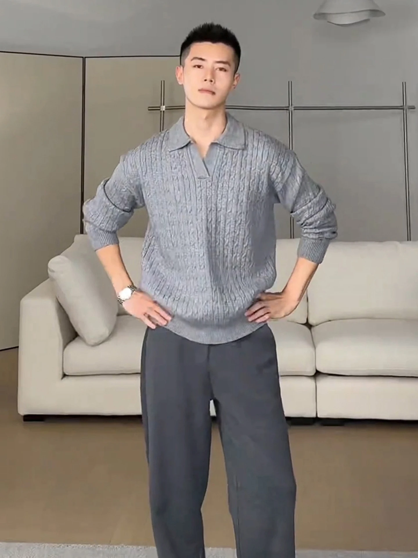 Мужской вязаный свитер с V-образным вырезом в винтажном американском стиле, свободного кроя, с длинными рукавами, стандартной длины, для зимы
Мужской вязаный свитер с V-образным вырезом в винтажном американском стиле, свободного кроя, с длинными рукавами, стандартной длины, для зимы