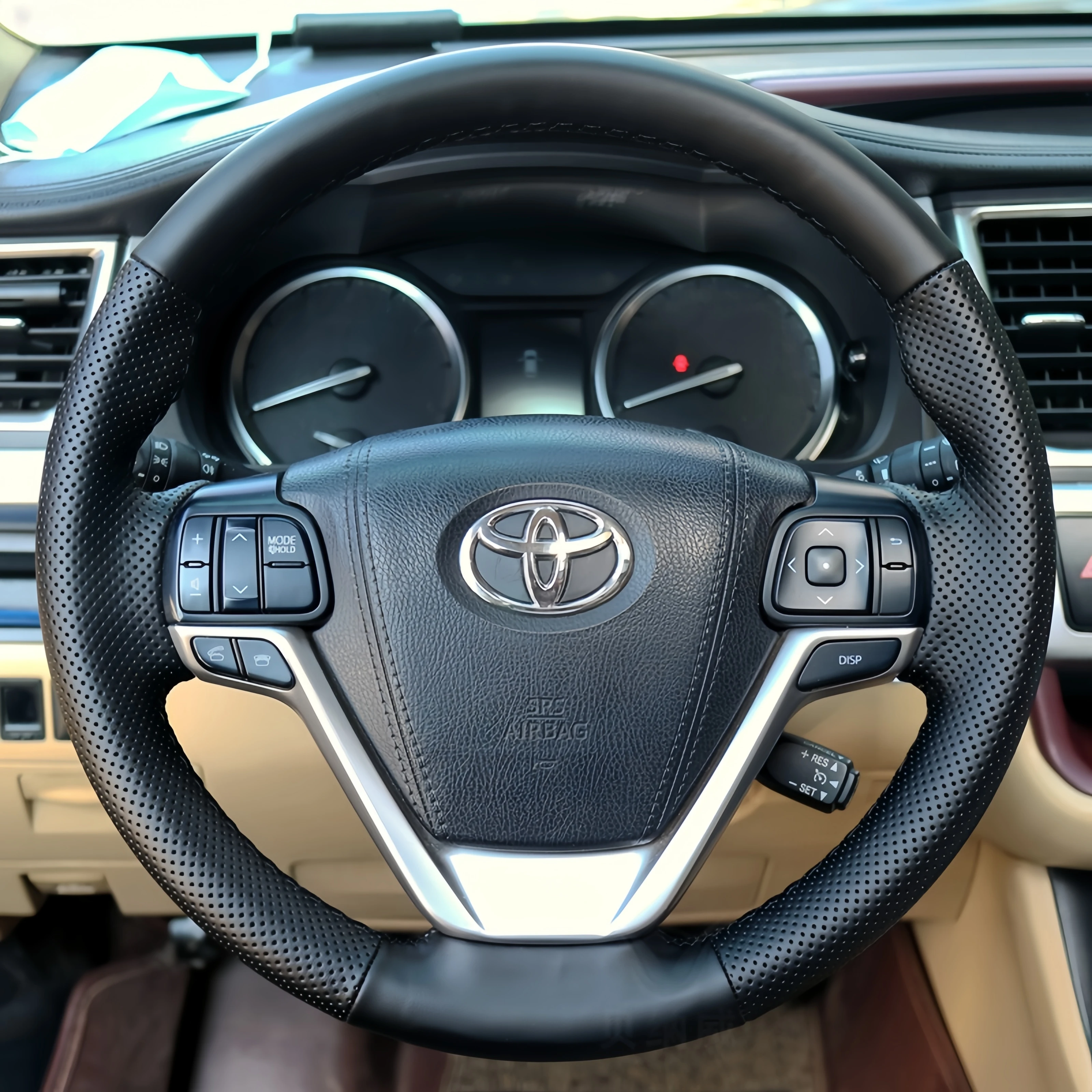 Сшитые вручную чехлы на руль автомобиля, подходящие для Toyota Highlander и Sienna
Сшитые вручную чехлы на руль автомобиля, подходящие для Toyota Highlander и Sienna