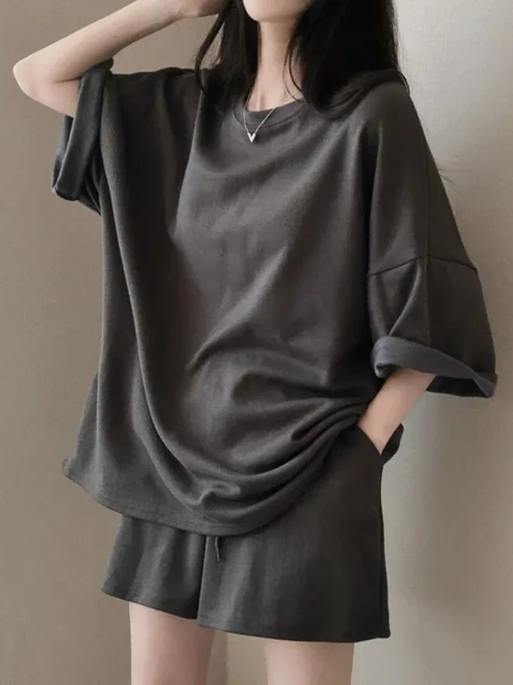 Chic Summer Fashion Sports Pants Sets Women Elegant Loose Tops + Y2k Wide Leg Shorts Female Casual Two Piece Set Ins Korea Style
Chic Summer Fashion Sports Pants Sets Women Elegant Loose Tops + Y2k Wide Leg Shorts Female Casual Two Piece Set Ins Korea Style