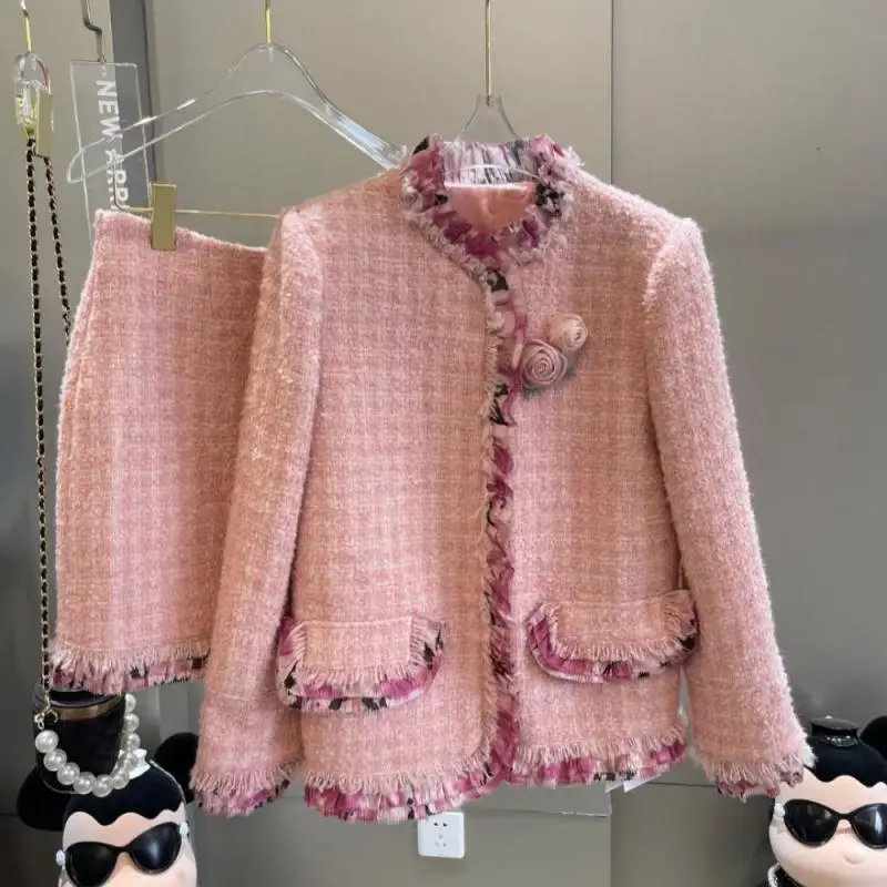 3D Flower Tweed Ruffles Pink Mini Skirt 2 Piece Set Single Breasted Korean Fashion Woman New Fall Winter Suit 2023 Brand Clothes
3D Flower Tweed Ruffles Pink Mini Skirt 2 Piece Set Single Breasted Korean Fashion Woman New Fall Winter Suit 2023 Brand Clothes