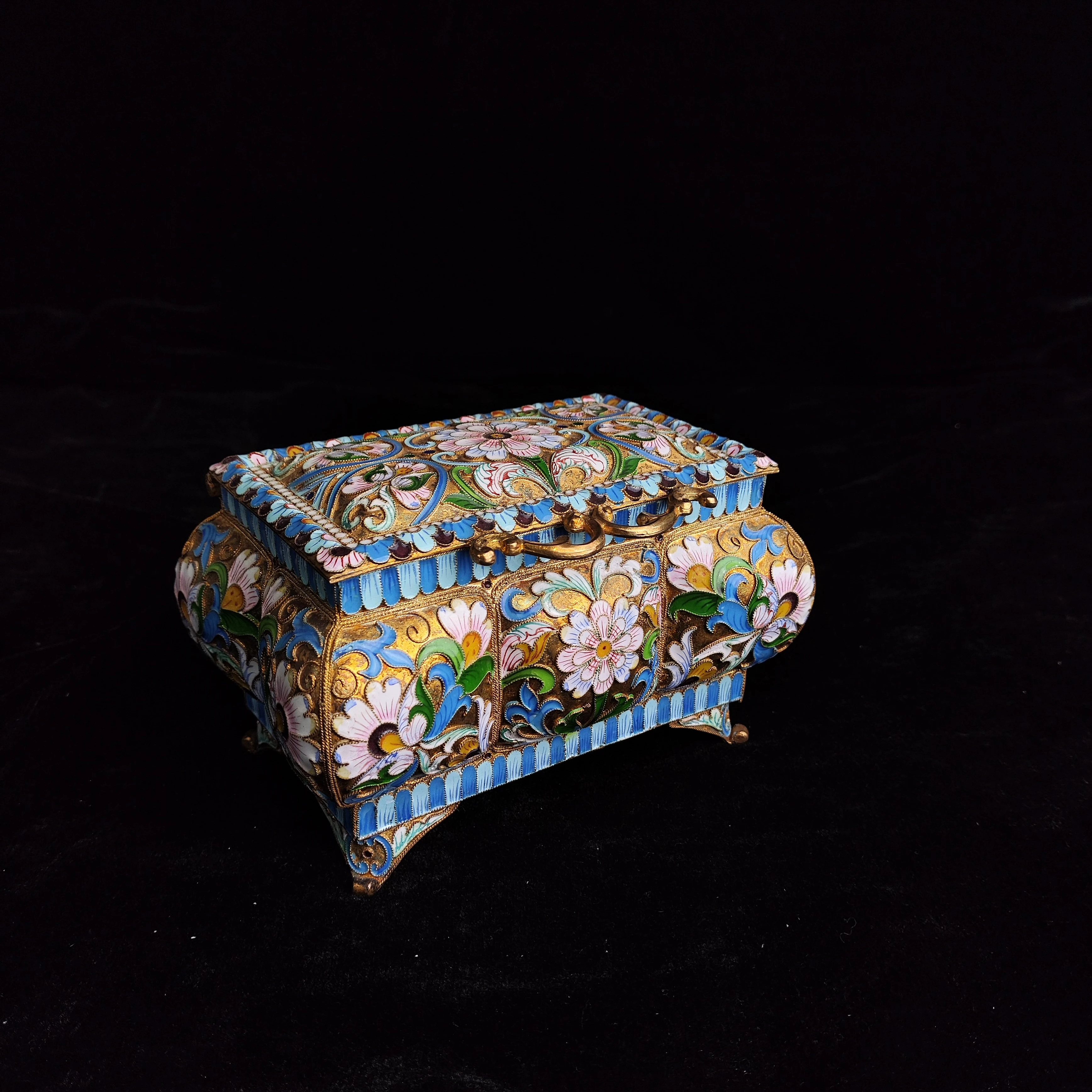 Handmade Filigree Enamel Sterling Silver Floral Pattern Ring Earrings Storage Box New Arrival Jewelry Collectibles Gifts
Handmade Filigree Enamel Sterling Silver Floral Pattern Ring Earrings Storage Box New Arrival Jewelry Collectibles Gifts