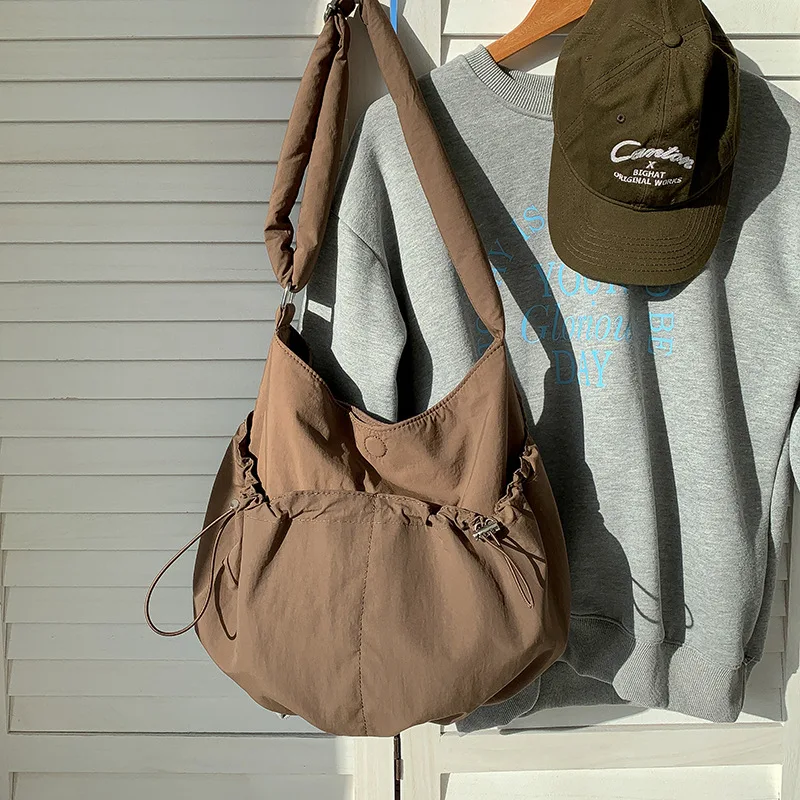 College Students Pleated Bag Casual Niche Korean Nylon Bag Large Capacity Female Crossbody Shoulder Bag
College Students Pleated Bag Casual Niche Korean Nylon Bag Large Capacity Female Crossbody Shoulder Bag