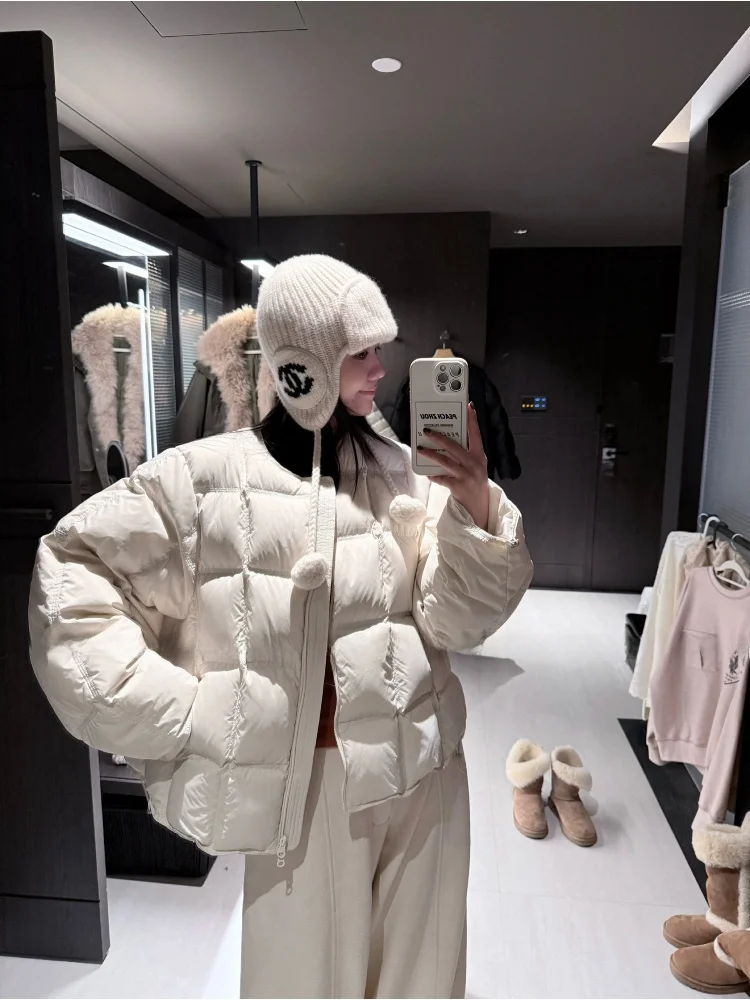 PEACHZHOU Повседневная свободная куртка с круглым вырезом, утепленная пухом, белая, с узором, на молнии, женская стеганая пуховая куртка-пуховик
PEACHZHOU Повседневная свободная куртка с круглым вырезом, утепленная пухом, белая, с узором, на молнии, женская стеганая пуховая куртка-пуховик