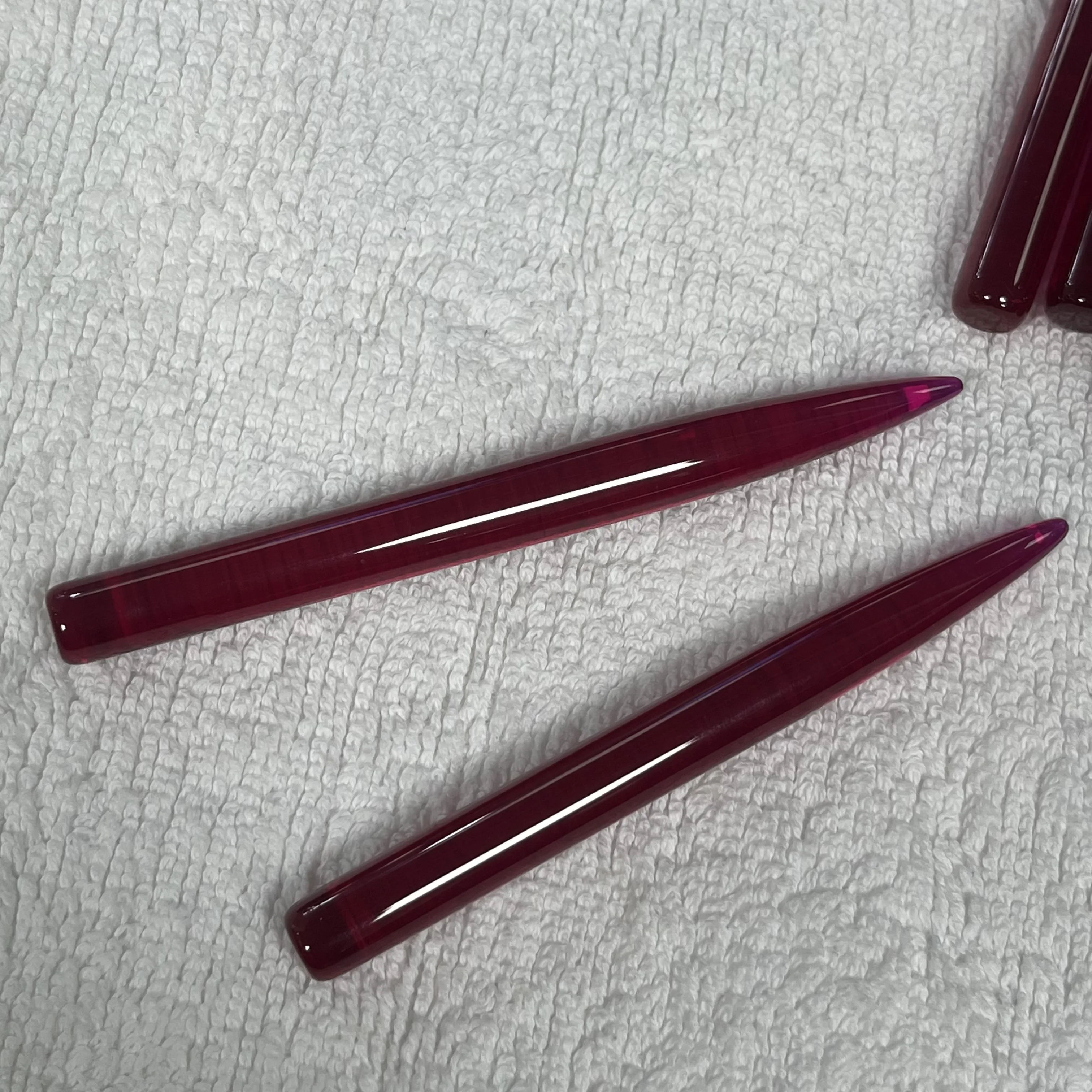 Рубиново-красная корундовая ручка 9x100 мм, украшения с твердостью, 9 игроков, могут быть инкрустированными различными предметами
Рубиново-красная корундовая ручка 9x100 мм, украшения с твердостью, 9 игроков, могут быть инкрустированными различными предметами