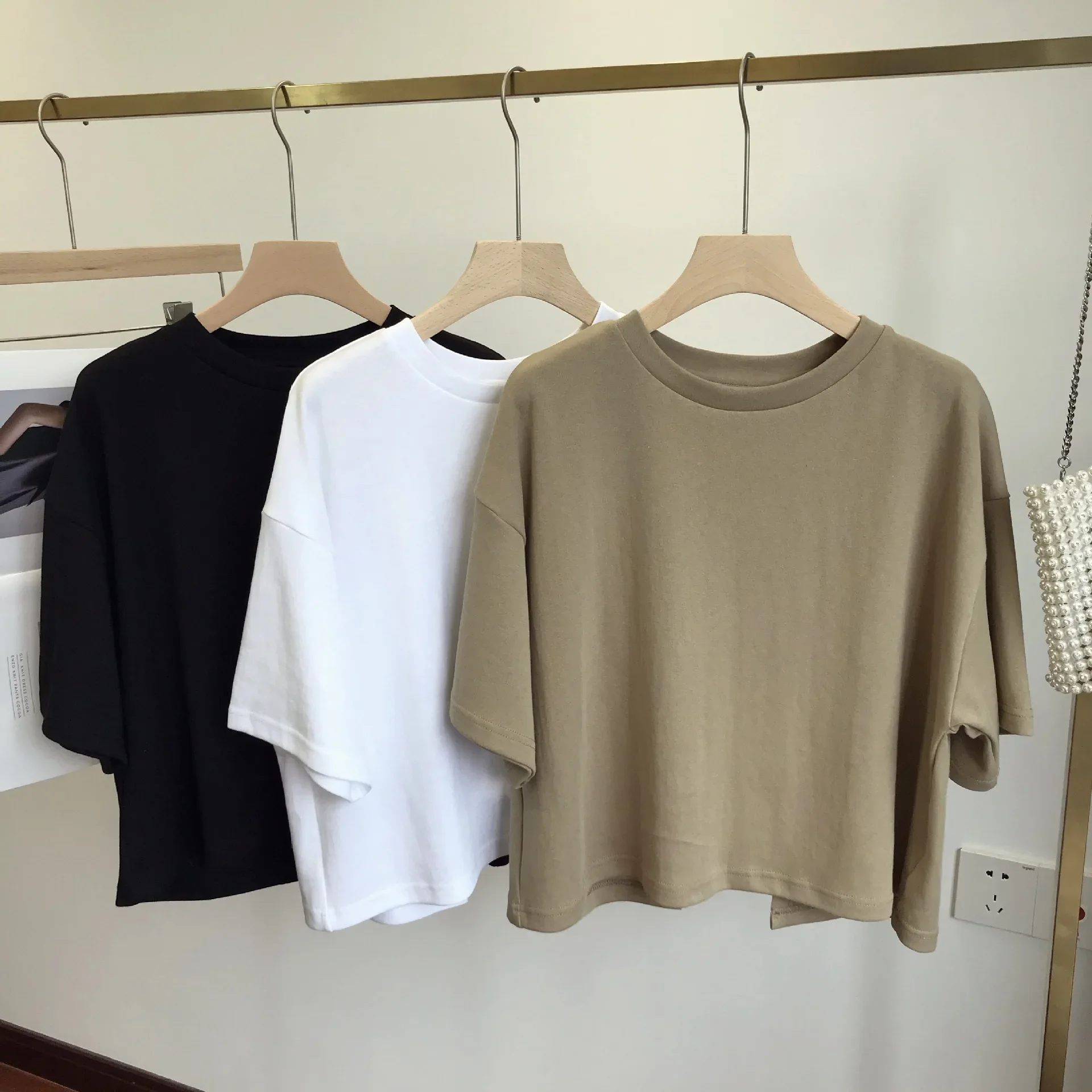 Short Sleeve T-shirts Women Design Hollow Out Cool Sexy Solid Cropped Summer New Casual Hip Hop Korean Style Female College Chic
Short Sleeve T-shirts Women Design Hollow Out Cool Sexy Solid Cropped Summer New Casual Hip Hop Korean Style Female College Chic