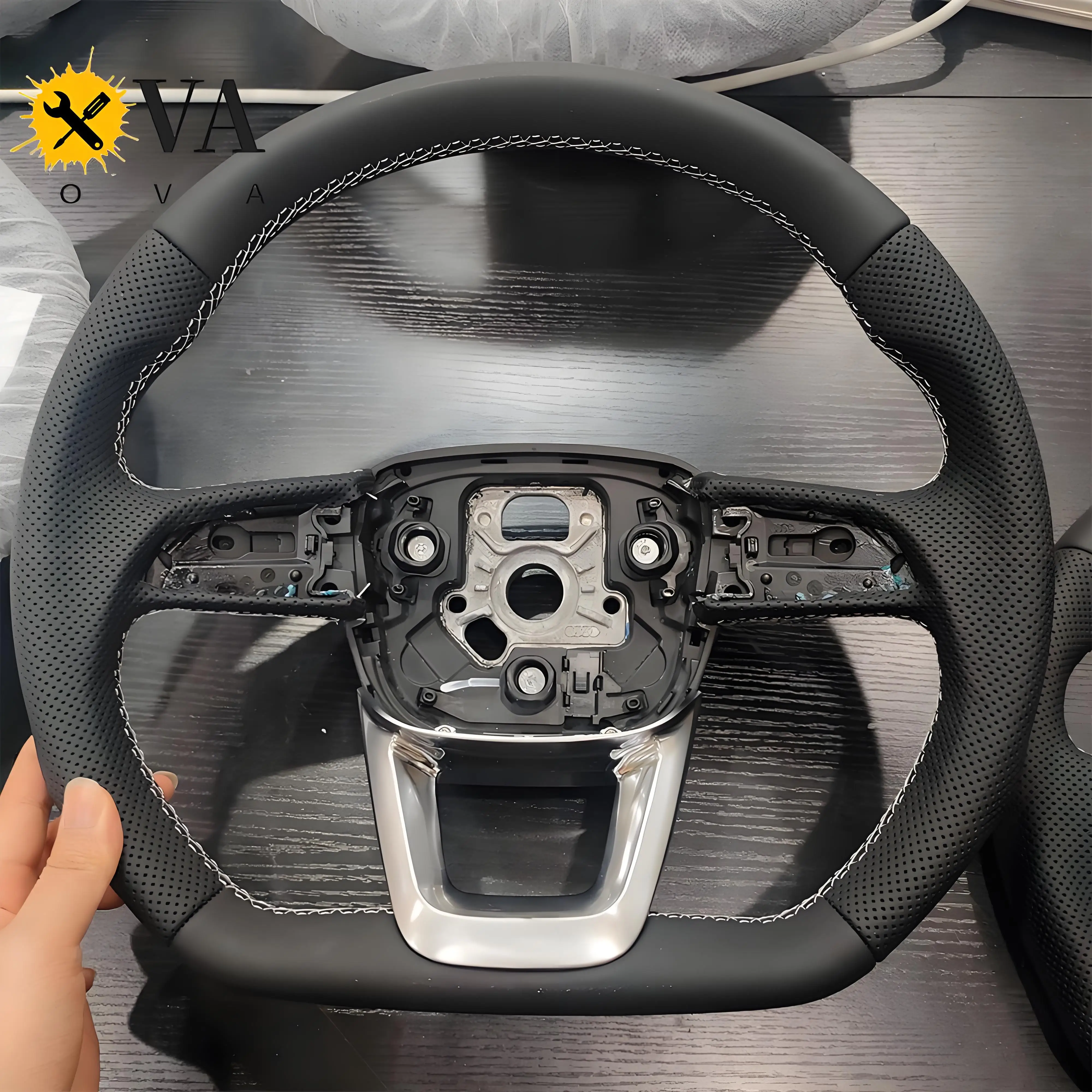 For Audi Q5 FY Q7 Q8 RS5 Semi Perforated Flat Bottomed Leather Sports Steering Wheel
For Audi Q5 FY Q7 Q8 RS5 Semi Perforated Flat Bottomed Leather Sports Steering Wheel