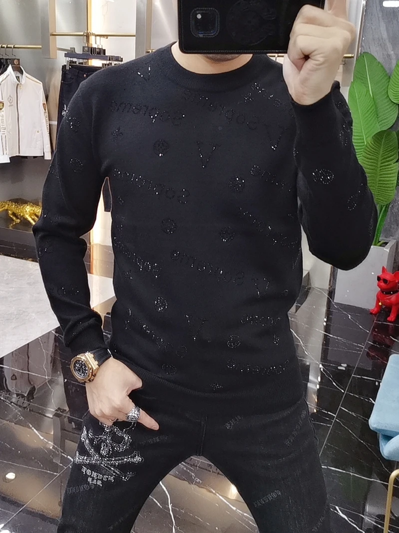 Мужской вязаный свитер с узором в виде букв, круглый вырез, облегающий крой, осенне-зимний, модный, с бриллиантовой отделкой, повседневный топ
Мужской вязаный свитер с узором в виде букв, круглый вырез, облегающий крой, осенне-зимний, модный, с бриллиантовой отделкой, повседневный топ