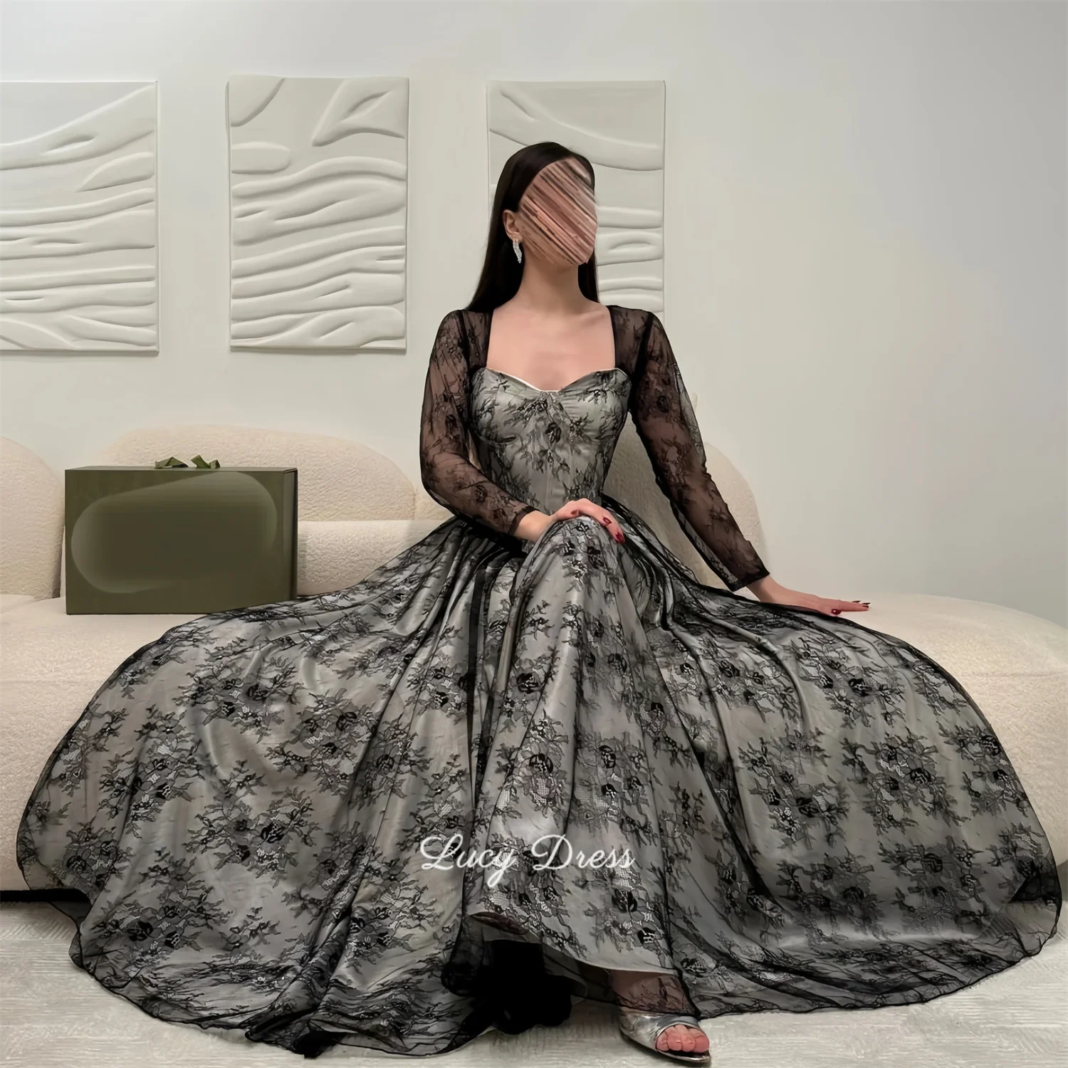 Lucy Classic Grey Lace Ball Gown Evening Dress 2026 Square Collar Full Sleeve Floor Length Prom Customized Robes de Soirée
Lucy Classic Grey Lace Ball Gown Evening Dress 2026 Square Collar Full Sleeve Floor Length Prom Customized Robes de Soirée
