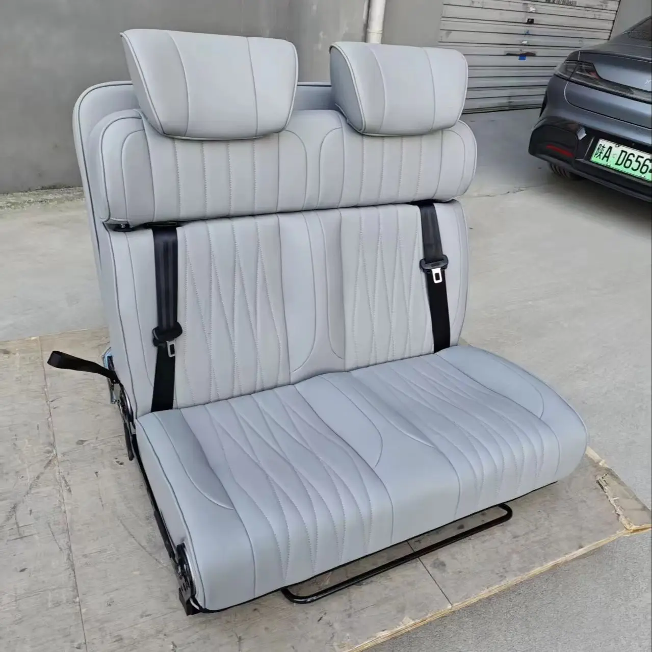 90cm wide three-fold double seat Custom Campervan Folding Seats with Adjustable Backrest Wear Luxury Passenger Seats for MPV RV
90cm wide three-fold double seat Custom Campervan Folding Seats with Adjustable Backrest Wear Luxury Passenger Seats for MPV RV