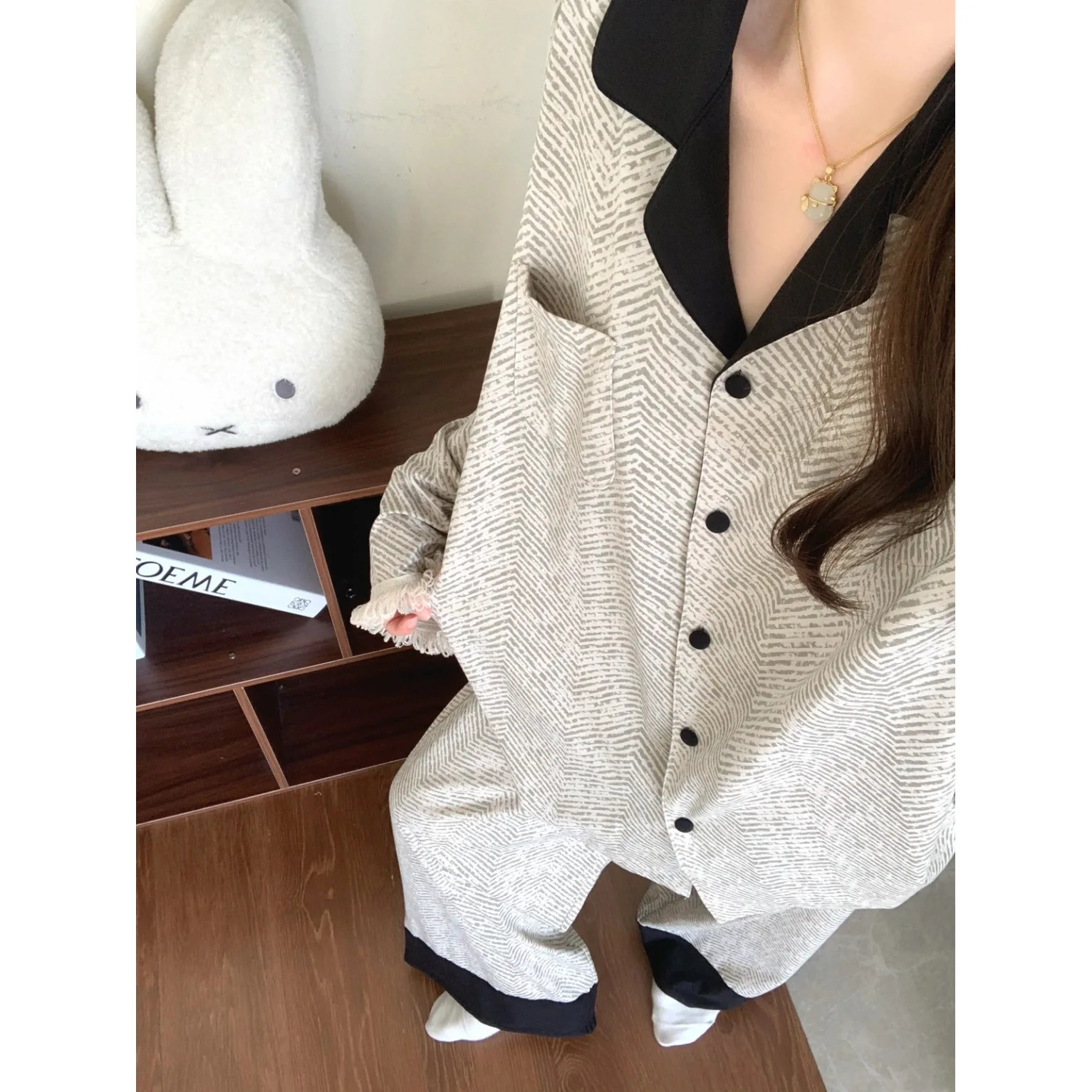 Premium Pajamas Women's Spring and Autumn Long-sleeved Trousers Set Loose Loungewear
Premium Pajamas Women's Spring and Autumn Long-sleeved Trousers Set Loose Loungewear