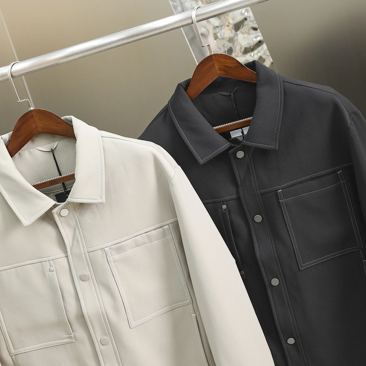 Мужская модная осенняя рабочая куртка из текстурированной ткани с воротником-стойкой, из 100% полиэфирного волокна
Мужская модная осенняя рабочая куртка из текстурированной ткани с воротником-стойкой, из 100% полиэфирного волокна