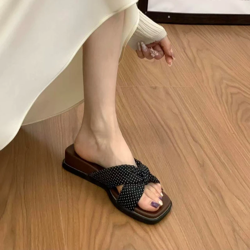 Summer New Women Thick Bottom Slippers Vintage Weave Shoes Outdoor Square Toe Height Increase Vacation Sippers
Summer New Women Thick Bottom Slippers Vintage Weave Shoes Outdoor Square Toe Height Increase Vacation Sippers