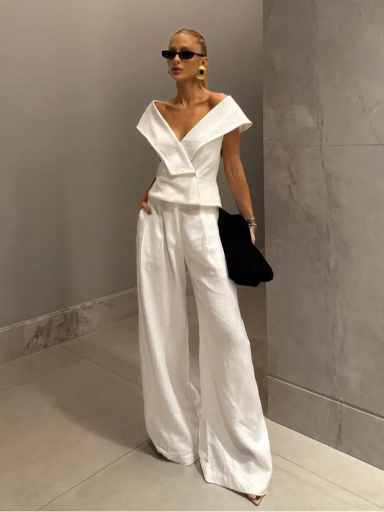 Deep V-neck Crop Tops Pants Suits Women Fashion Solid Slim Outfits Long Sleeve Waist Cinching Top With High Waist Flare Trousers
Deep V-neck Crop Tops Pants Suits Women Fashion Solid Slim Outfits Long Sleeve Waist Cinching Top With High Waist Flare Trousers