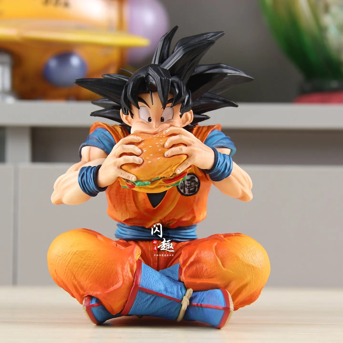 Аниме-фигурка Dragon Ball: Сон Гоку, едящий бургер. Коллекционная фигурка из ПВХ, статуэтка для декора стола, модель для коллекционирования, подарок.
Аниме-фигурка Dragon Ball: Сон Гоку, едящий бургер. Коллекционная фигурка из ПВХ, статуэтка для декора стола, модель для коллекционирования, подарок.