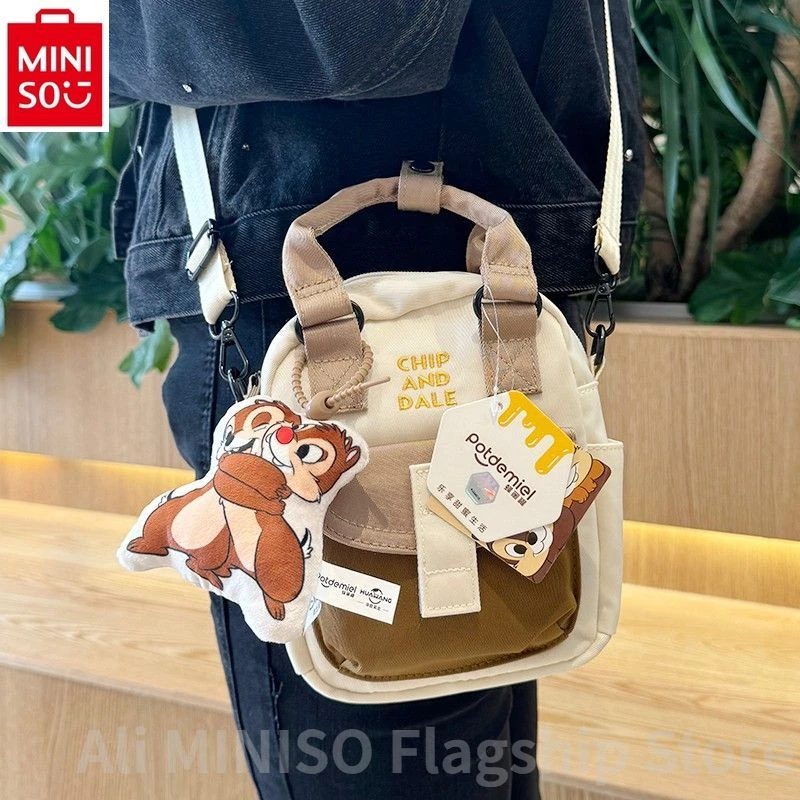MINISO Холщовая Сумка через плечо с мультяшным Диснеем Qiqi, сумка на одно плечо, милый студенческий Повседневный вместительный рюкзак 2024
MINISO Холщовая Сумка через плечо с мультяшным Диснеем Qiqi, сумка на одно плечо, милый студенческий Повседневный вместительный рюкзак 2024