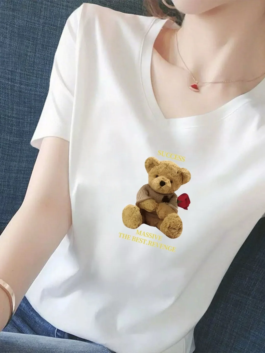 Loose Fit V-Neck Short Sleeve T-Shirt Women's White Printed Bear Design Casual Style Fashionable Versatile Top for Elderly
Loose Fit V-Neck Short Sleeve T-Shirt Women's White Printed Bear Design Casual Style Fashionable Versatile Top for Elderly