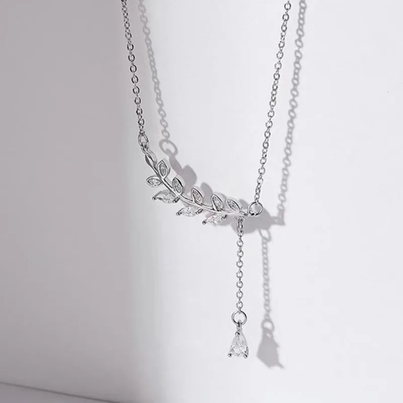 Модный изысканный простой темпераментный свитер с бахромой и цепочкой на ключицу
Модный изысканный простой темпераментный свитер с бахромой и цепочкой на ключицу