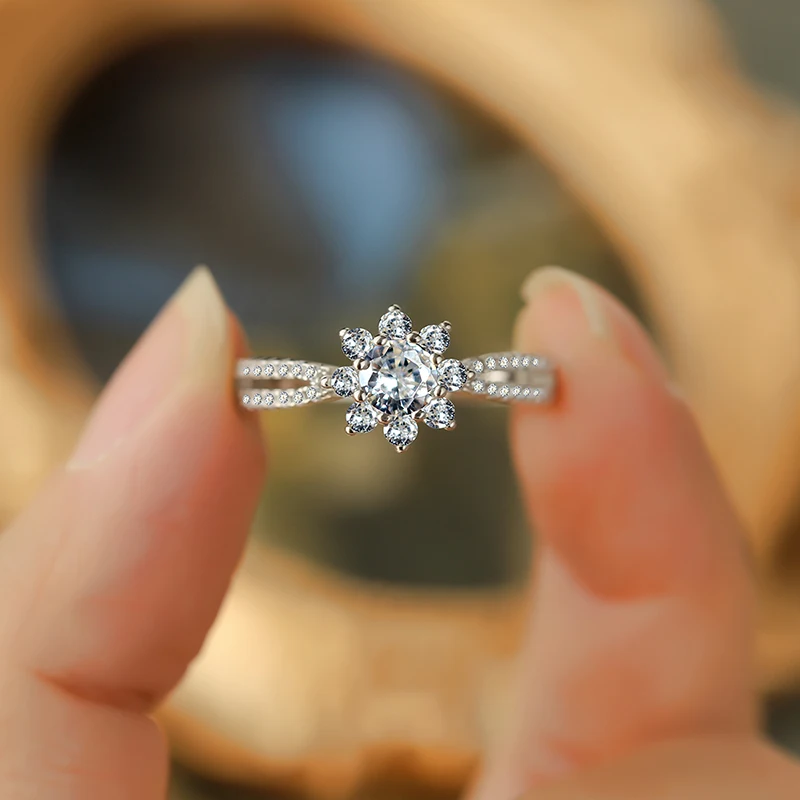 Exquisite Luxury Authentic S925 Silver Geometric Lace Women's Wedding Ring
Exquisite Luxury Authentic S925 Silver Geometric Lace Women's Wedding Ring