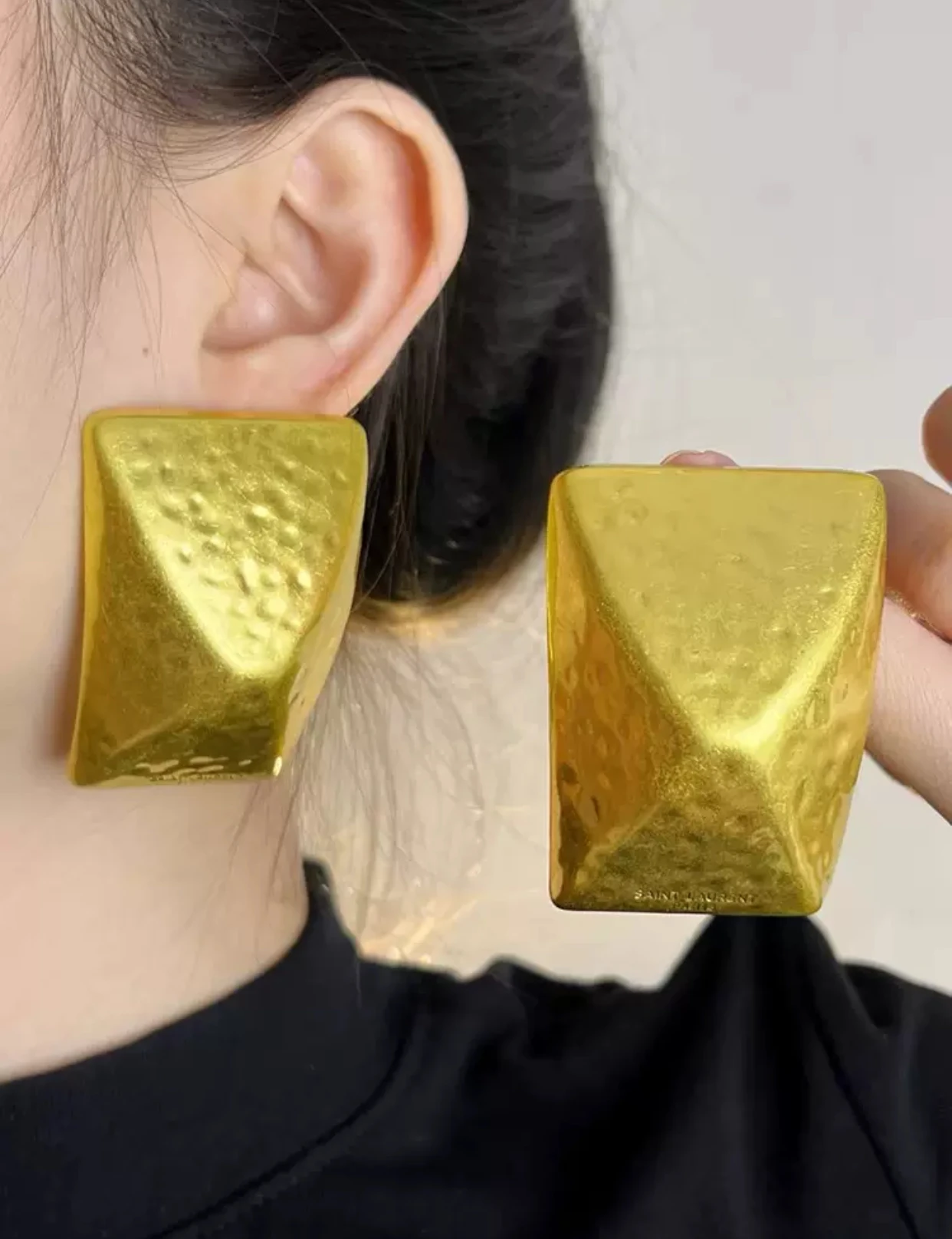 Queen of Breathe | Women with Breathe Luxury Hammered Geometric Square Large Earrings Highly Sensitive Earbuds
Queen of Breathe | Women with Breathe Luxury Hammered Geometric Square Large Earrings Highly Sensitive Earbuds