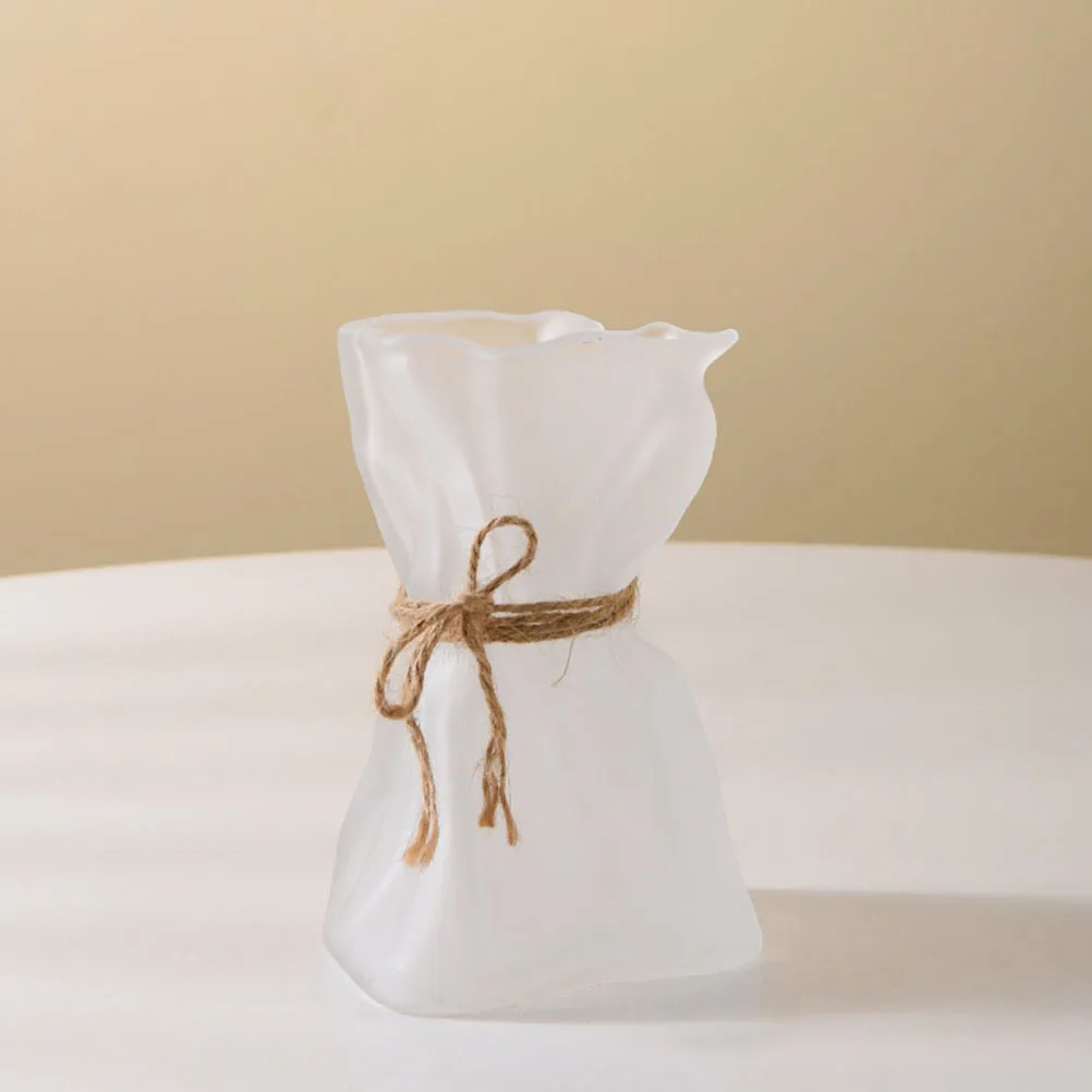 Irregular Glass Flower Vase Transparent Modern Design for Home Decor Small Glass Vase for Real Dried Artificial Flowers
Irregular Glass Flower Vase Transparent Modern Design for Home Decor Small Glass Vase for Real Dried Artificial Flowers