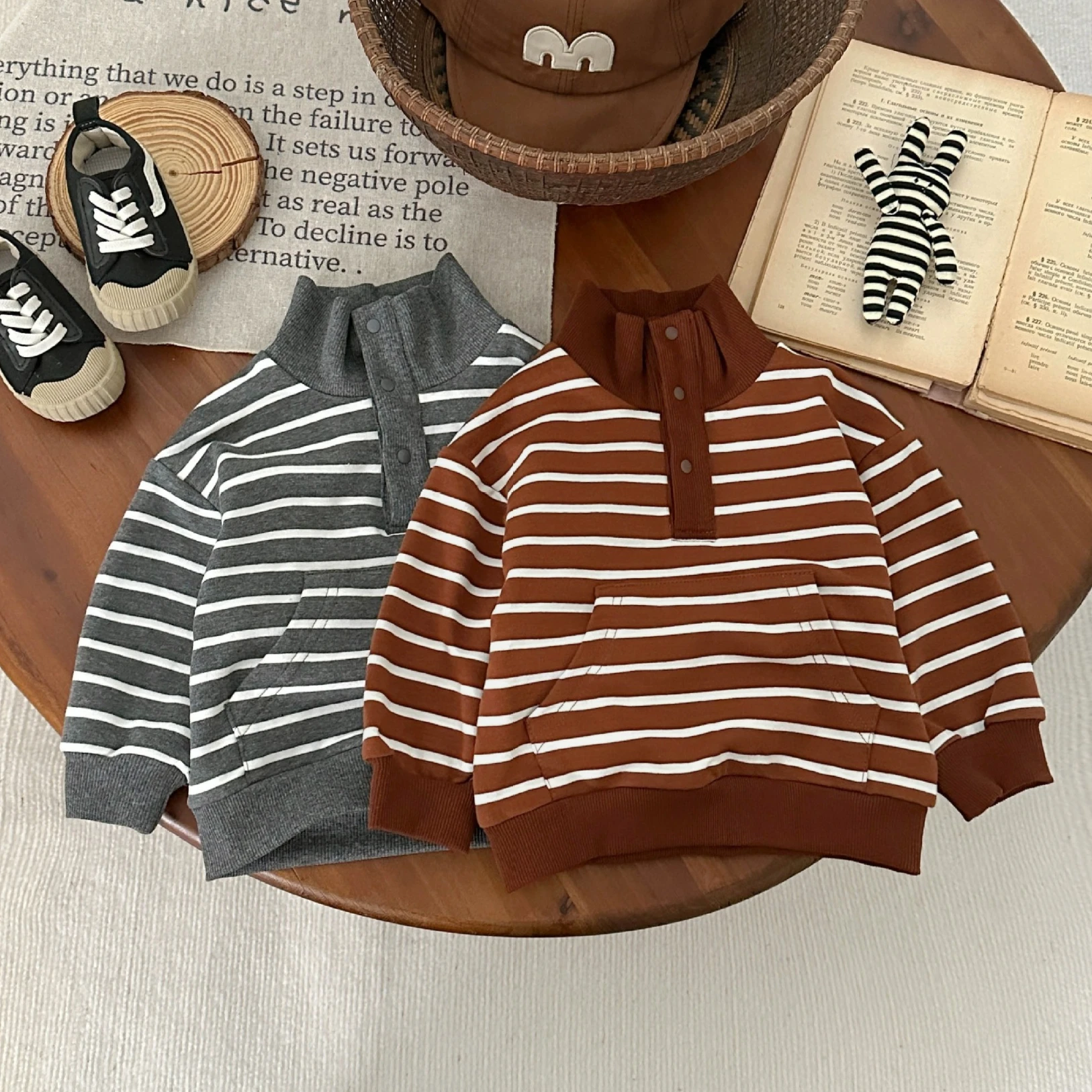 Boys Sweatshirt 2026 Spring and Autumn New Childrens Clothing Korean Fashion Boys Baby Foreign Striped Half Zipper Sweatshirt
Boys Sweatshirt 2026 Spring and Autumn New Childrens Clothing Korean Fashion Boys Baby Foreign Striped Half Zipper Sweatshirt
