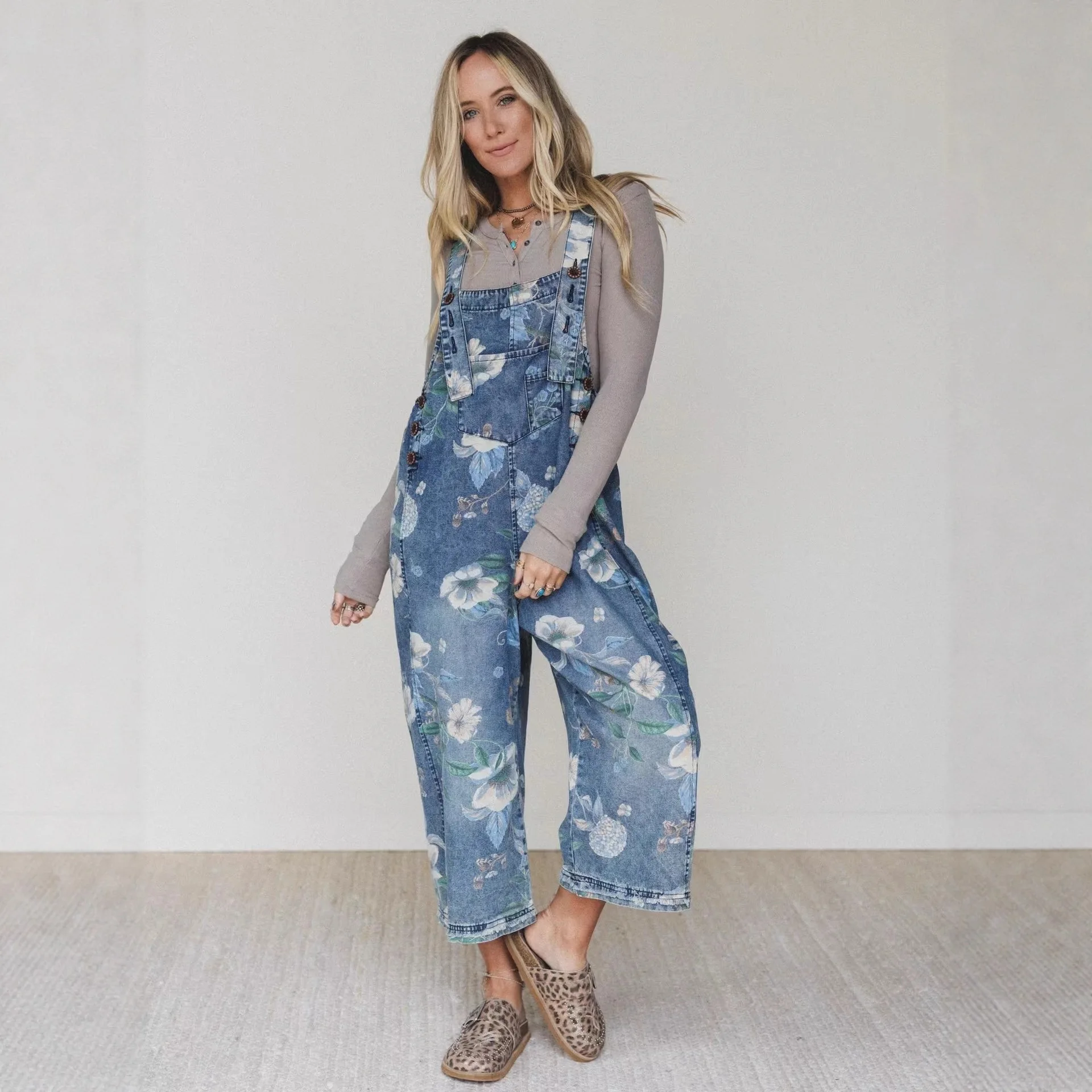 26-year European and American street style loose straight-leg wide-leg printed jeans
26-year European and American street style loose straight-leg wide-leg printed jeans