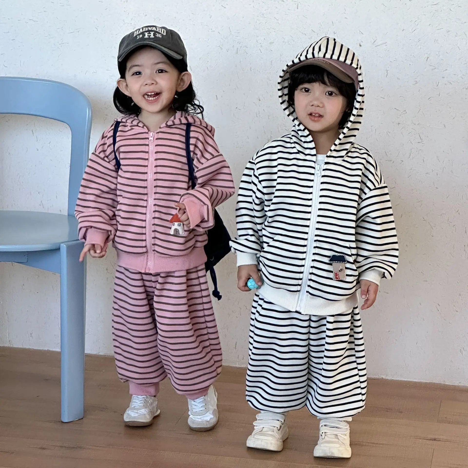 Childrens Set 2026 Spring New Korean Version Striped Sports Casual Sweatshirt and Pants Two-piece Set Casual Fashion Daily Wear
Childrens Set 2026 Spring New Korean Version Striped Sports Casual Sweatshirt and Pants Two-piece Set Casual Fashion Daily Wear