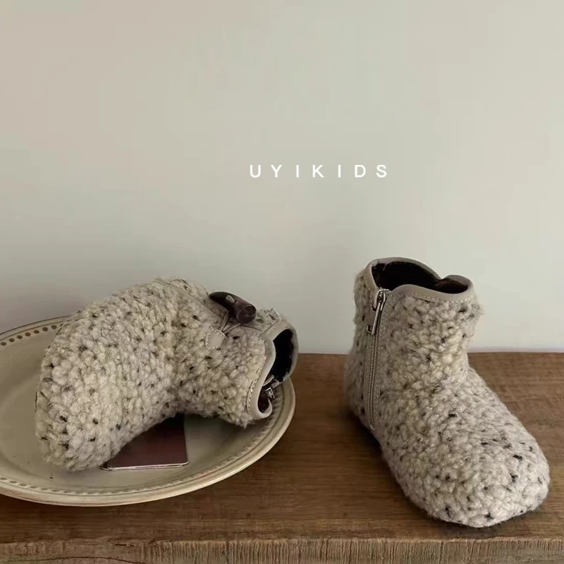 New Winter Children Round Head Cute Snow Boots Girls Lamb Wool Fashionable Fluffy Shoes Toddler Warm Fleece Lined Ankle Boots
New Winter Children Round Head Cute Snow Boots Girls Lamb Wool Fashionable Fluffy Shoes Toddler Warm Fleece Lined Ankle Boots