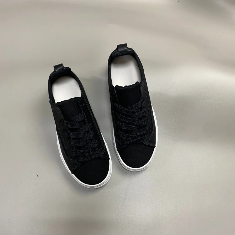 Black and white spliced low top canvas shoes, casual and breathable, white white sole board shoes, versatile sports shoes
Black and white spliced low top canvas shoes, casual and breathable, white white sole board shoes, versatile sports shoes