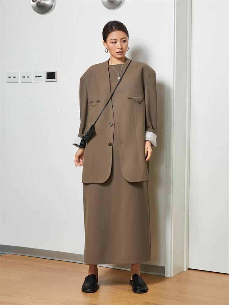 Black Woolen Suit Style Coat for Women Autumn Season High-End Design Street Style Loose Fit Long Sleeve V-Neck Pure Color
Black Woolen Suit Style Coat for Women Autumn Season High-End Design Street Style Loose Fit Long Sleeve V-Neck Pure Color
