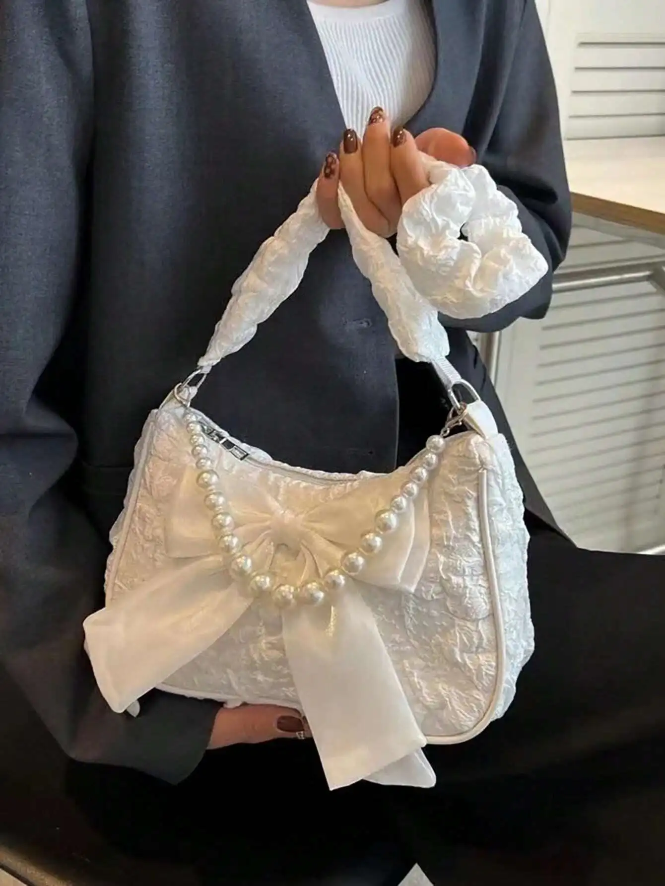 White Jacquard Bow Handbag with Faux Pearl Chain Strap for Party Wedding
White Jacquard Bow Handbag with Faux Pearl Chain Strap for Party Wedding
