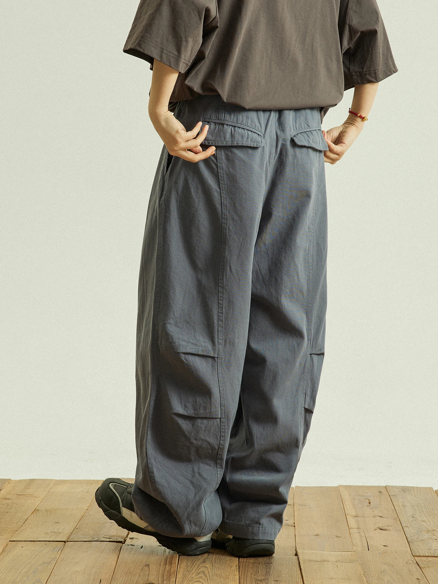 GoodNorth Casual Trousers Wide Leg Cropped Loose Fit Workwear Pants for Men And Women Pleated Straight Blue Cotton Pants
GoodNorth Casual Trousers Wide Leg Cropped Loose Fit Workwear Pants for Men And Women Pleated Straight Blue Cotton Pants