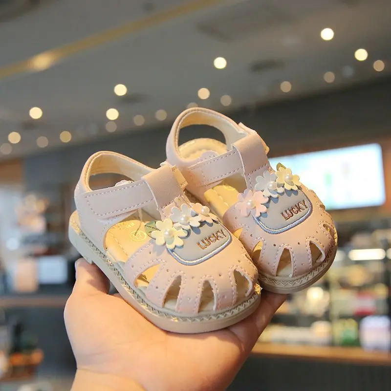 Mumoresip Baby Sandals T-strap Sweet Flowers Kids Beach Shoes Hollowed-out Non-slip 2026 Summer New Children Casual Shoes Soft
Mumoresip Baby Sandals T-strap Sweet Flowers Kids Beach Shoes Hollowed-out Non-slip 2026 Summer New Children Casual Shoes Soft