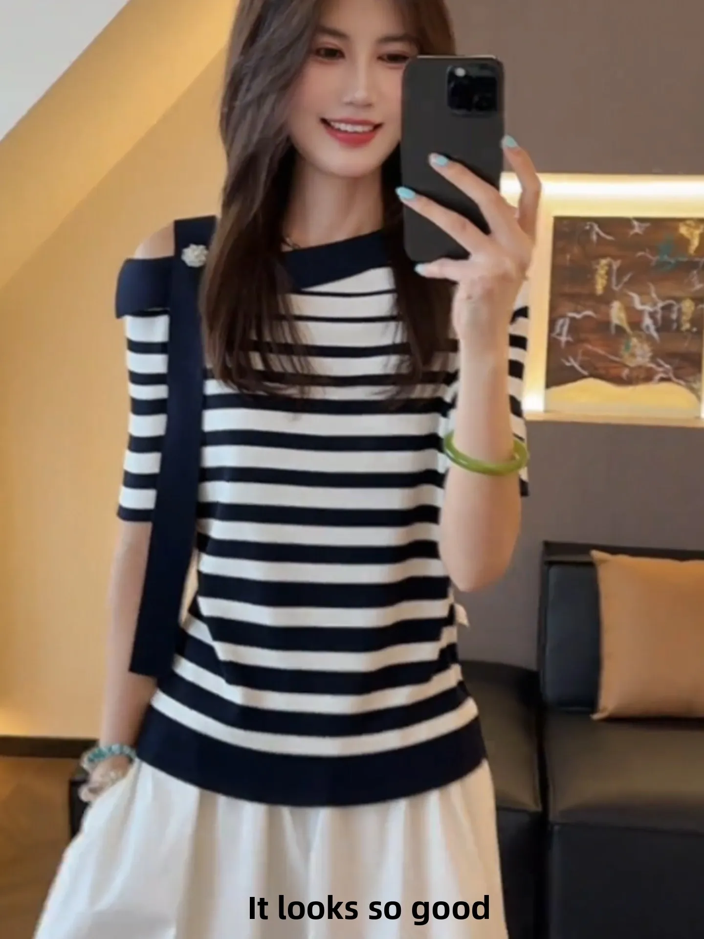 Уникальный цвет Blo Ice Silk вязаный топ корейский Sle ort Sve полосатый дизайн классическая и Ele Summer Faion женская одежда
Уникальный цвет Blo Ice Silk вязаный топ корейский Sle ort Sve полосатый дизайн классическая и Ele Summer Faion женская одежда