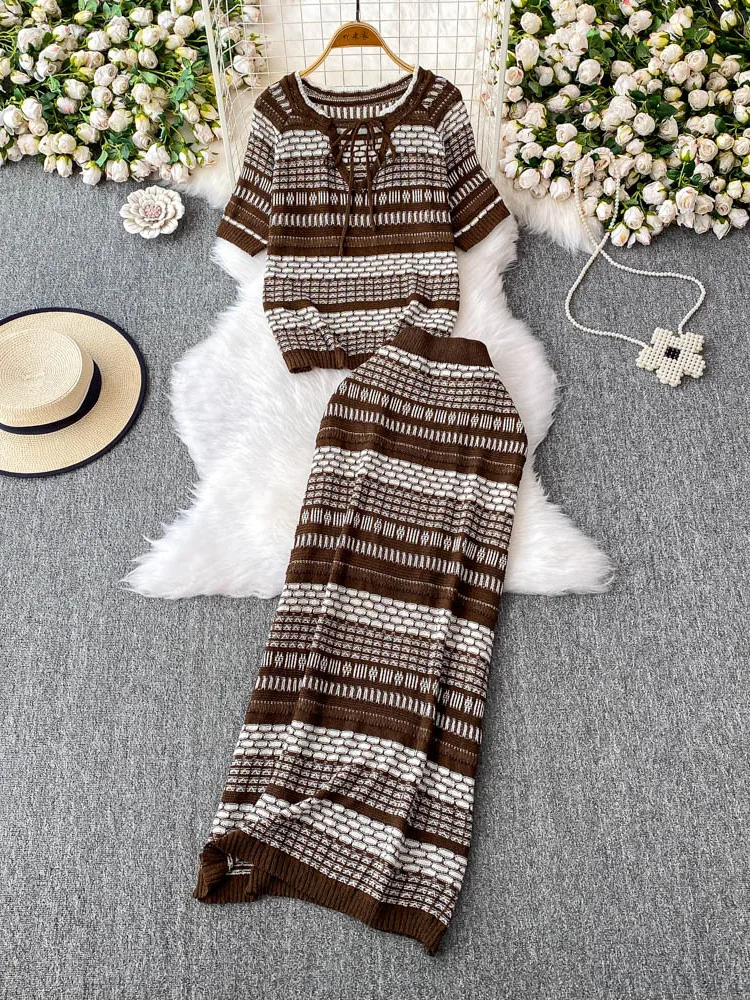 Korean style design sexy lace up V-neck striped short sleeved knitted T-shirt+high waist slimming half skirt two-piece set
Korean style design sexy lace up V-neck striped short sleeved knitted T-shirt+high waist slimming half skirt two-piece set