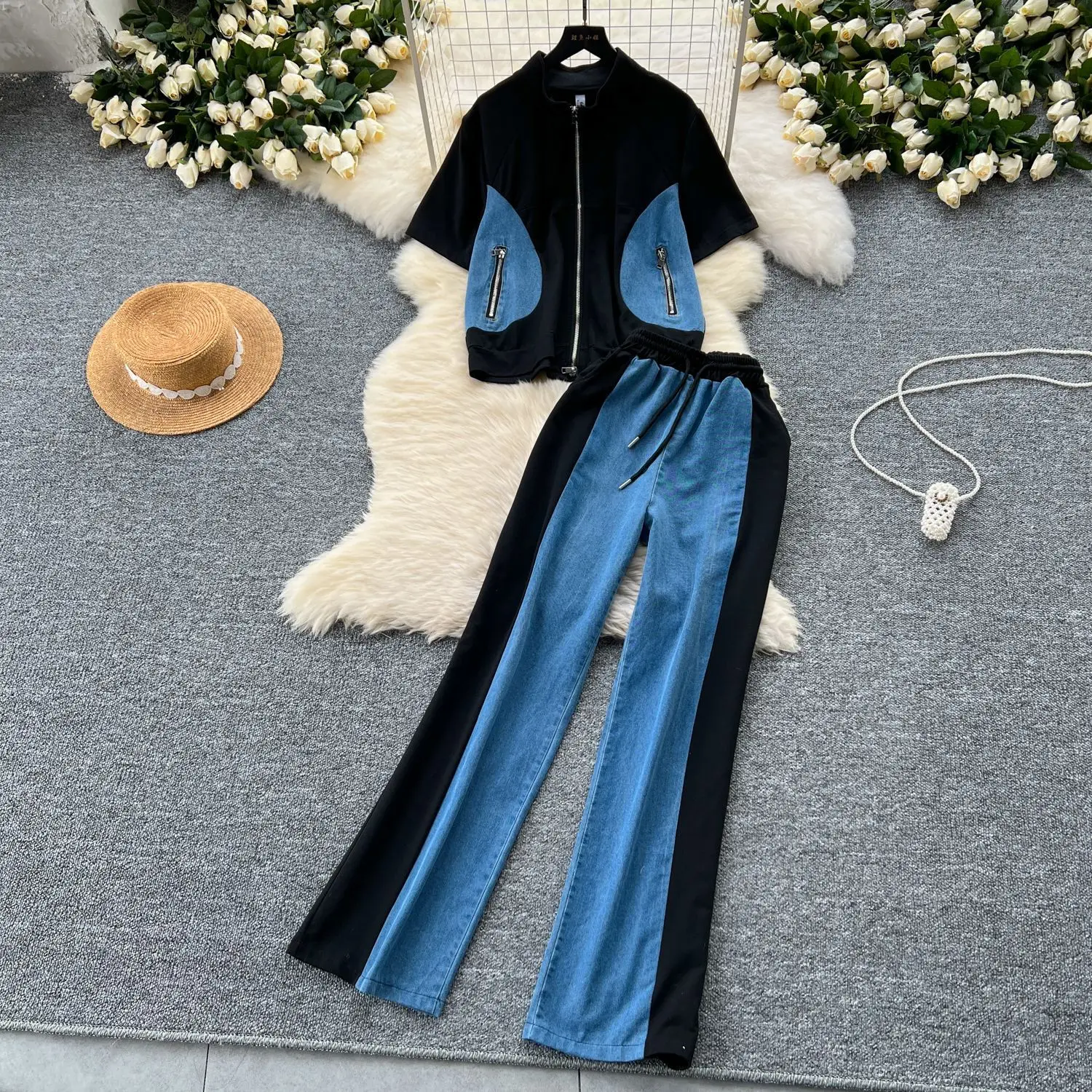 Casual Patchwork Denim Two-piece Set. Ladies Summer Design Sense Stand-up Zipper Short-sleeved Top + High-waisted Wide-leg Pants
Casual Patchwork Denim Two-piece Set. Ladies Summer Design Sense Stand-up Zipper Short-sleeved Top + High-waisted Wide-leg Pants