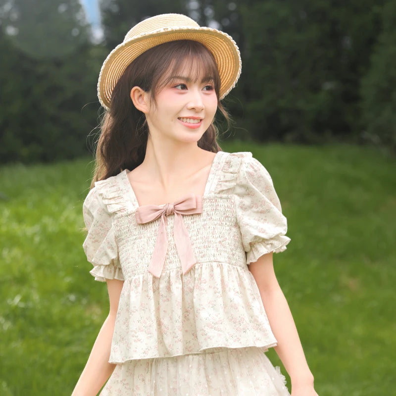 Snbl 2025 Summer Floral French Square Neck t - Shirt Women's Puff Sleeve Ruffled Sweet Top with Bow Decor & Smocked Design
Snbl 2025 Summer Floral French Square Neck t - Shirt Women's Puff Sleeve Ruffled Sweet Top with Bow Decor & Smocked Design