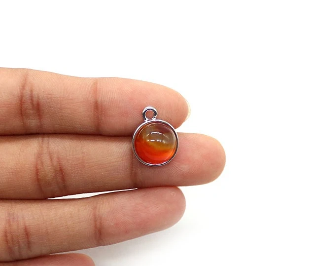 Small Natural Stone Amethyst Green Aventurine Polished Round Electroplated Half Bezel Single-hole Pendant DIY Jewelry Accessory
Small Natural Stone Amethyst Green Aventurine Polished Round Electroplated Half Bezel Single-hole Pendant DIY Jewelry Accessory