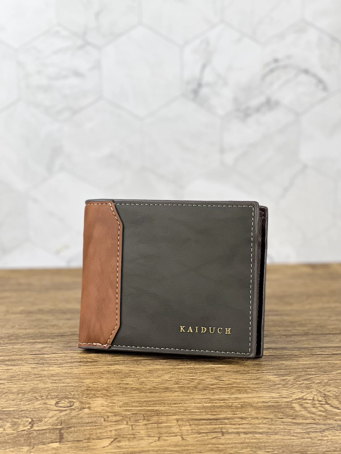 Trendy Men's Wallet - Stylish Vintage Business Short Wallet for Youth & College Students, Large Capacity Coin Purse
Trendy Men's Wallet - Stylish Vintage Business Short Wallet for Youth & College Students, Large Capacity Coin Purse