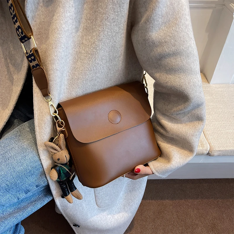 Retro Bucket Bag Women's Fashion Spring Single Shoulder Bag Versatile High-End Feeling Casual Pure Color Zipper Closure PU Le...
Retro Bucket Bag Women's Fashion Spring Single Shoulder Bag Versatile High-End Feeling Casual Pure Color Zipper Closure PU Le...